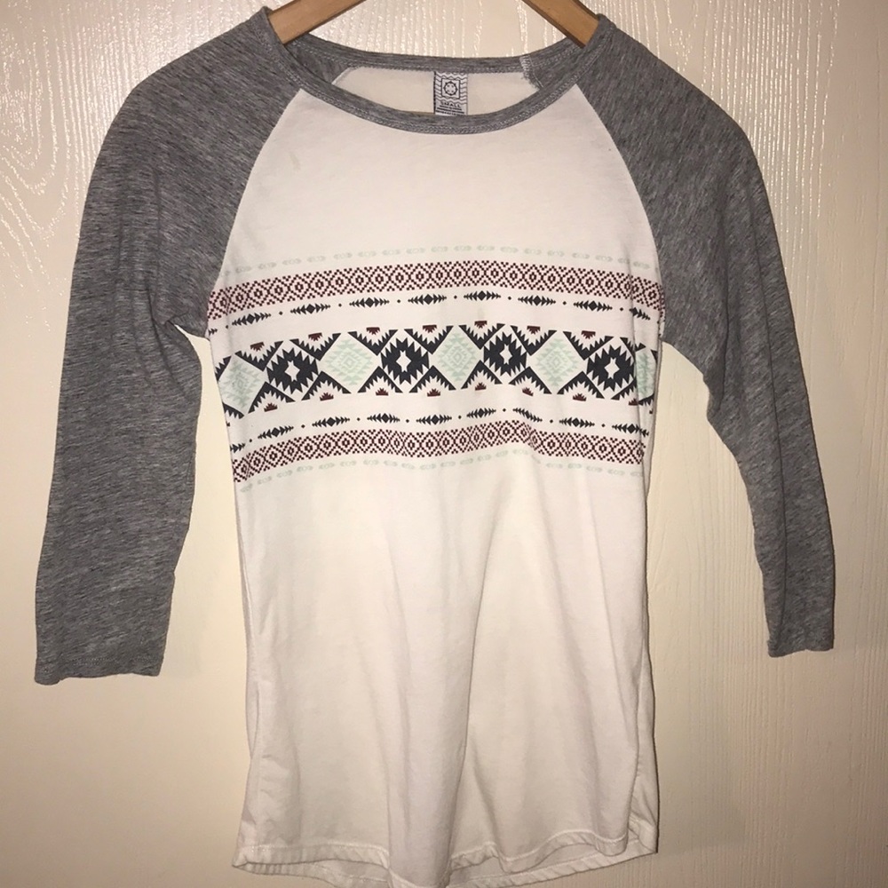 3/4 length sleeve t-shirt.